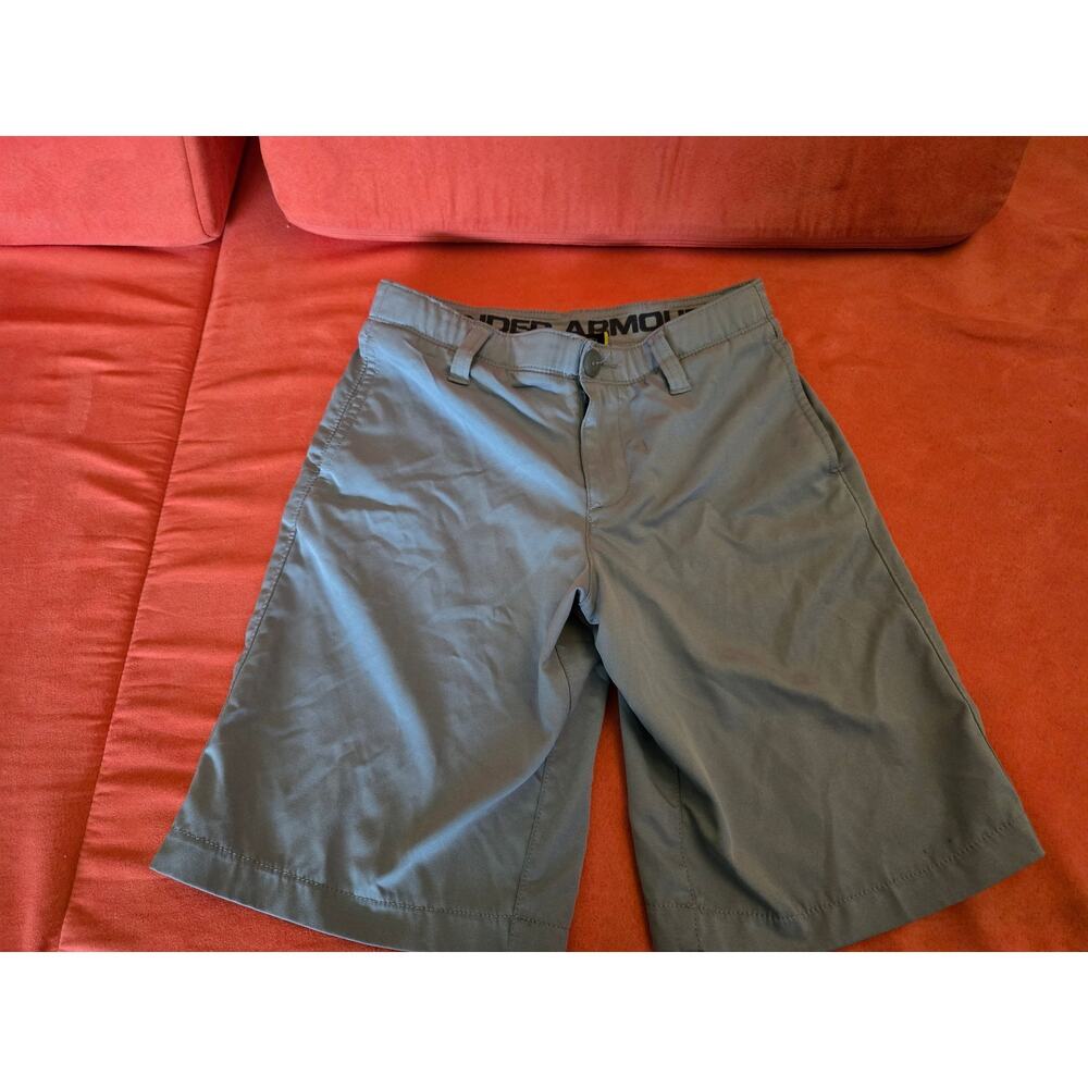 Under armour boys size 10 loose fit golf shorts